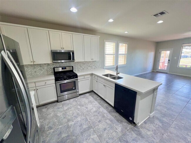 Building Photo - 273 Diamond Point Dr