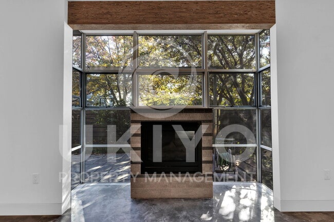 Building Photo - 6100 Adeline St