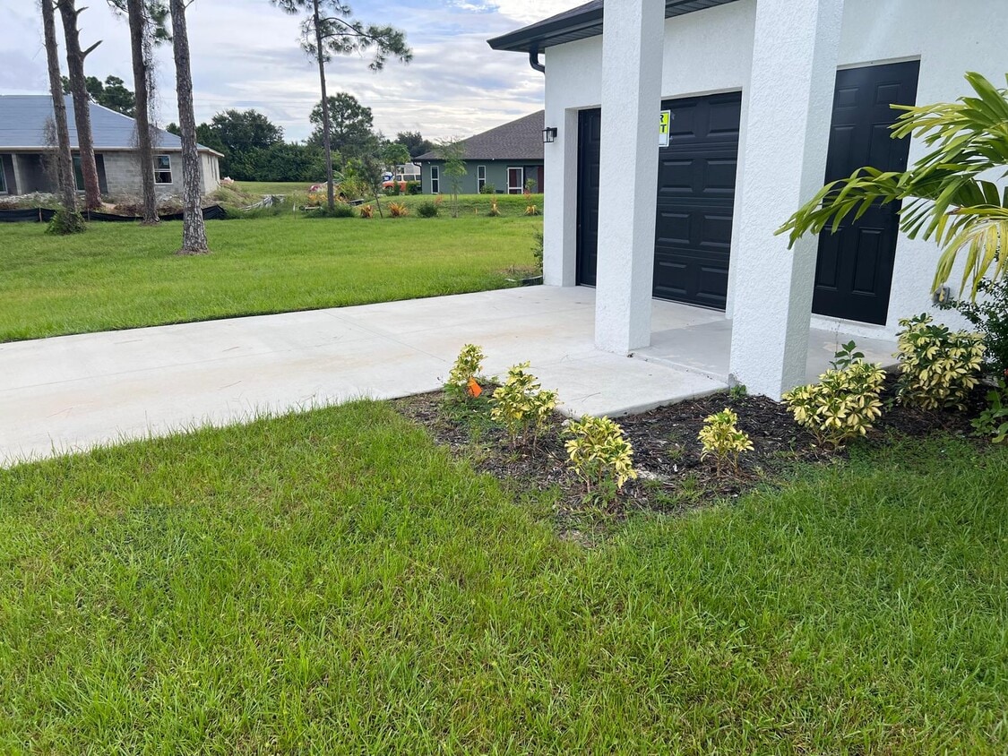 Primary Photo - 4723 Golfview Ct