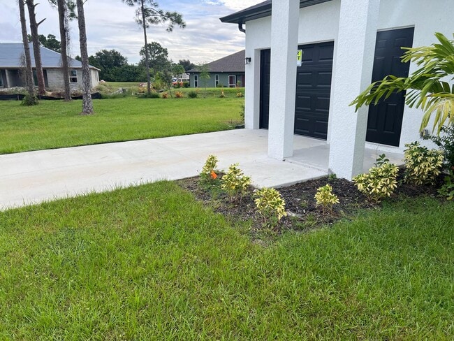 Building Photo - 4723 Golfview Ct