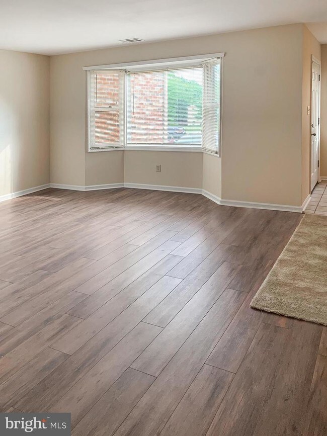 Foto del edificio - 290 Stone Ridge Dr