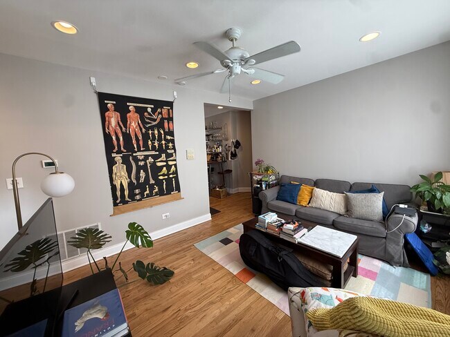 Foto del edificio - 4716 N Bernard St