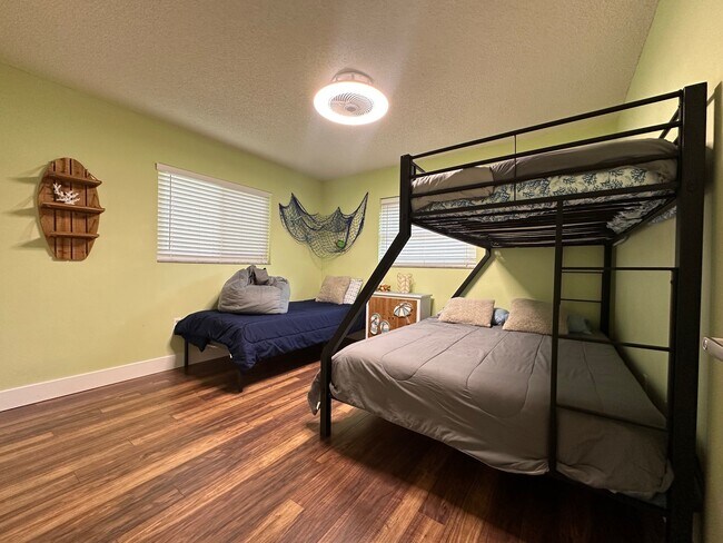 Foto del edificio - 2227 Pineland Dr