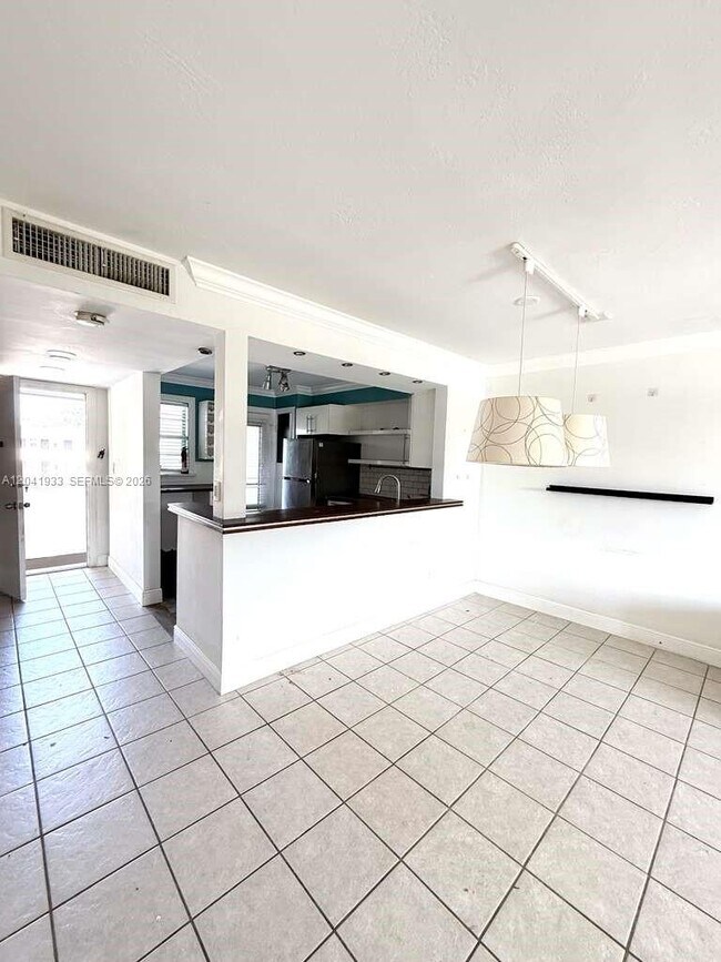 Foto del edificio - 1530 NE 191st St