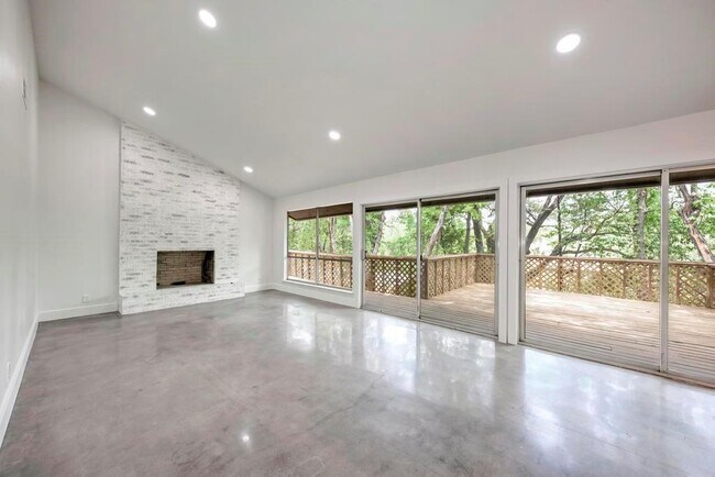 Building Photo - 6305 Forest Hills Dr