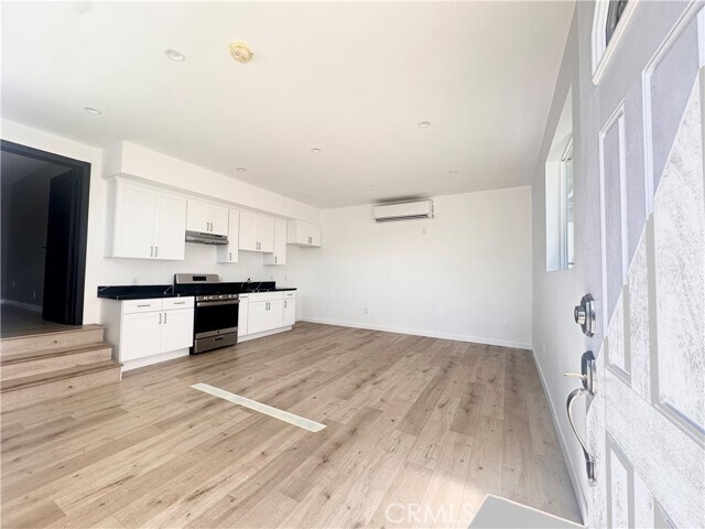 Foto del edificio - 8221 Alcove Ave