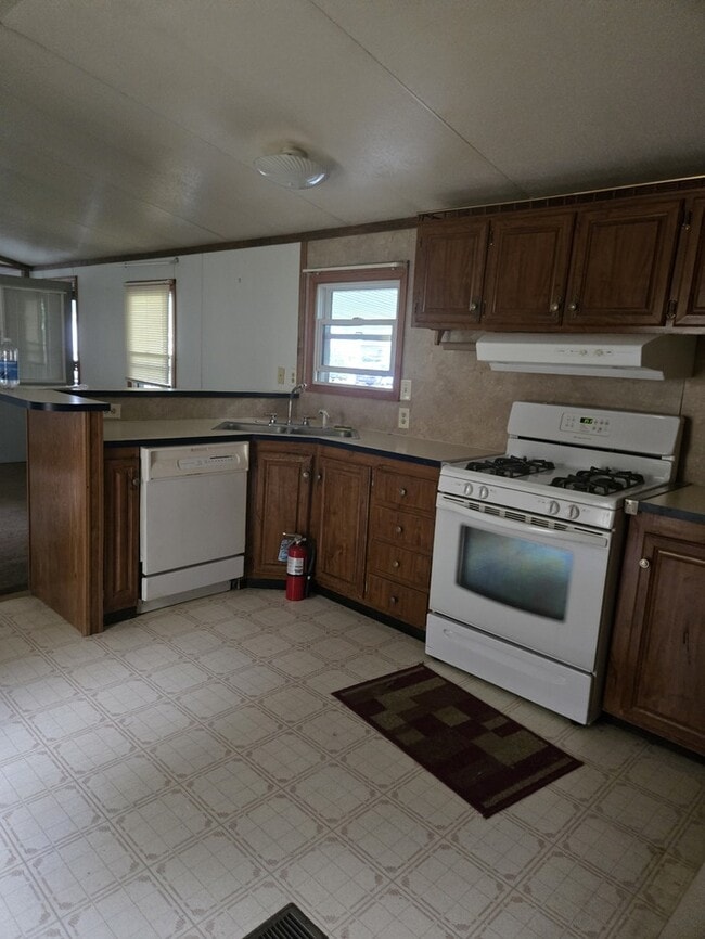 Building Photo - Ask about available financing