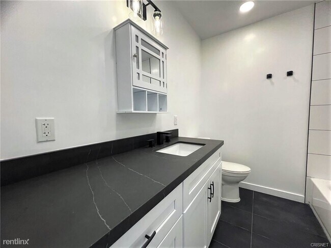 Foto del edificio - 5 br, 2 bath House - 9949 Comanche Ave