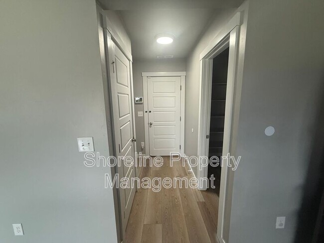 Building Photo - 973 S Nautilus Ave