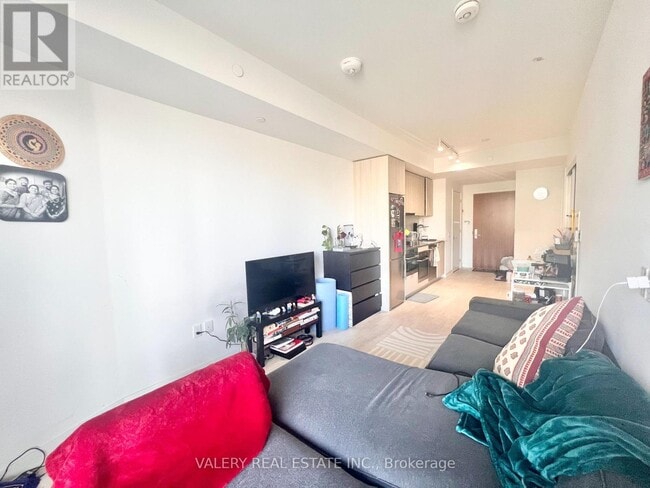 Building Photo - 15 Queens Quay E