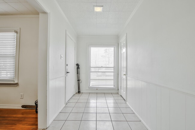 Building Photo - 2407 32nd St