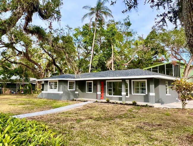 Building Photo - 2406 Cocoanut Ave