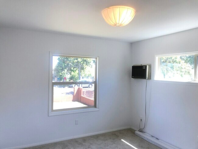 Foto del edificio - 13535 Montague St