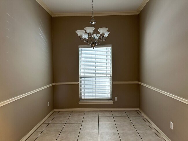 Building Photo - Ready for move in