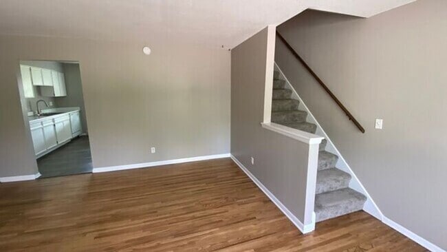 Building Photo - 8551 Elm St