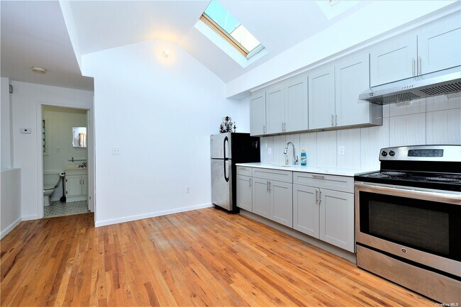 Building Photo - 241 55th St