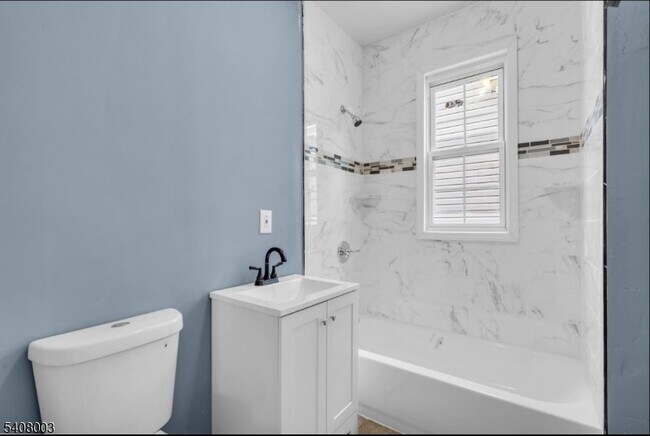 Foto del edificio - 568 Grove St