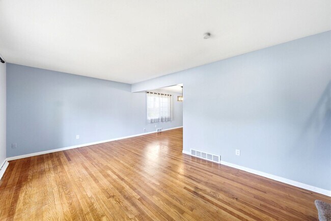 Foto del edificio - 8983 Highland Dr