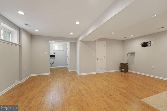 Foto del edificio - 7204 Wessex Dr