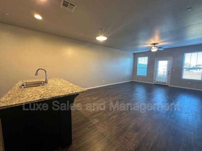 Foto del edificio - 765 SW 14th St
