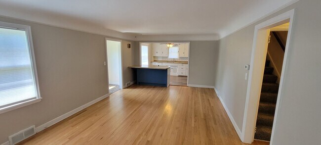 Building Photo - AVAILABLE JUNE - 4 Bed 1 Bath on London Road
