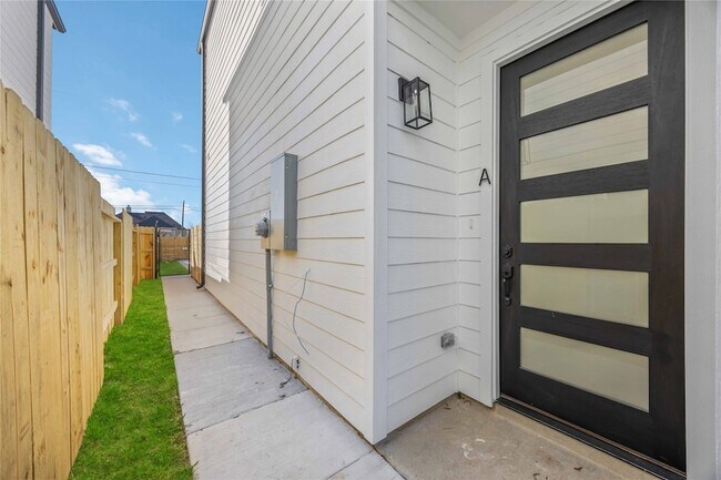 Building Photo - 1466 Ferguson Way