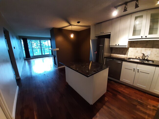 Open-concept kitchen - 512 Cedar Cres SW