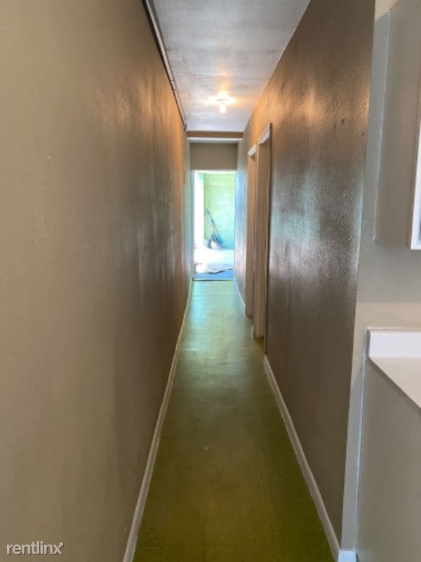 Building Photo - 2410 S Presa St