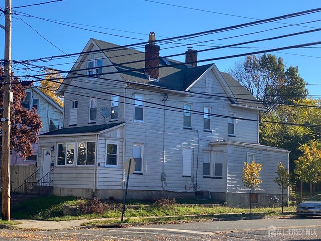 Building Photo - 148 Jones Ave