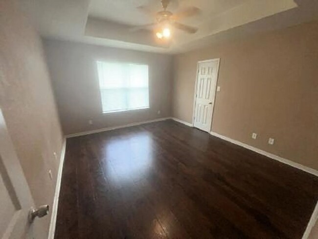 Building Photo - 3600 Dustin Ct