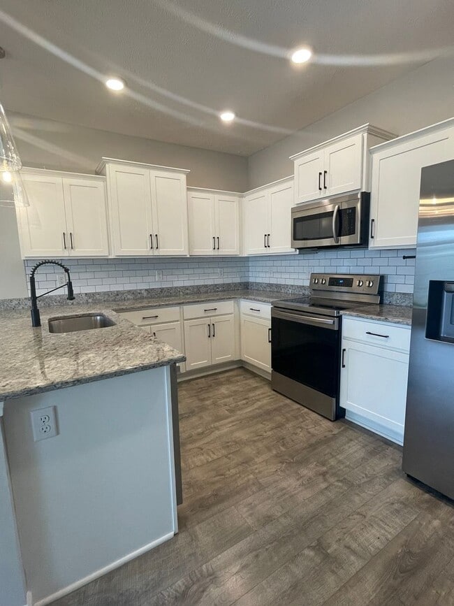 Building Photo - 4329 Doral Dr