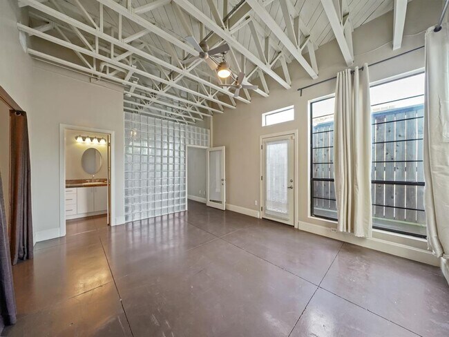 Building Photo - 1106 California St