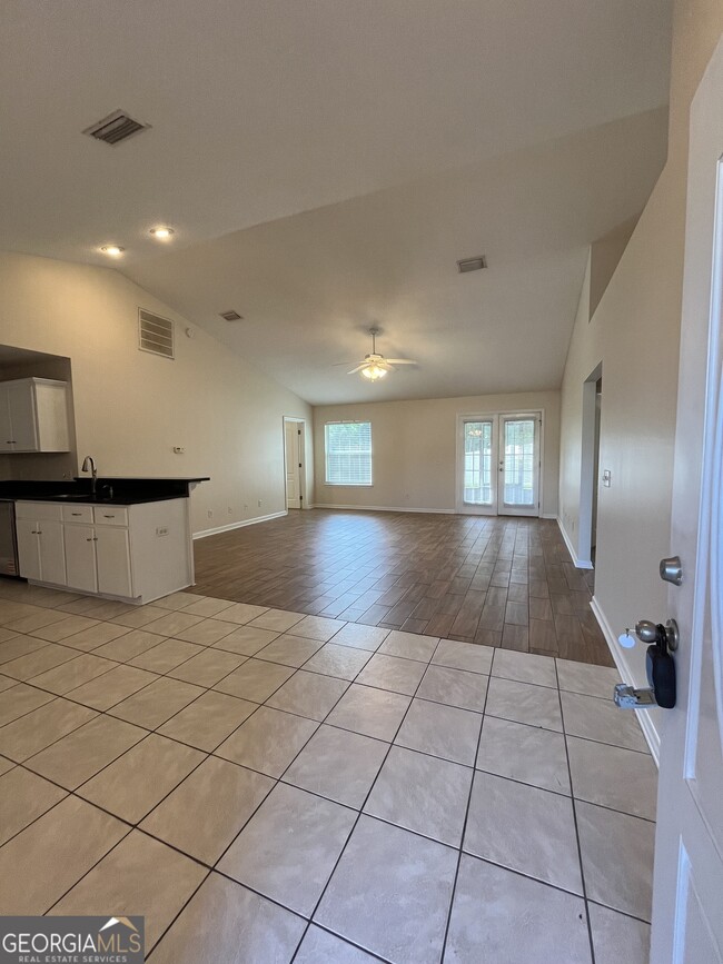 Building Photo - 231 Royal Palms Ave