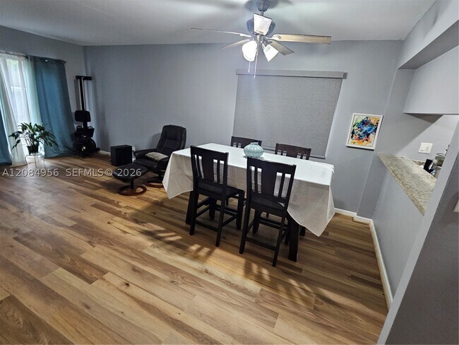 Foto del edificio - 3541 NW 99th Terrace