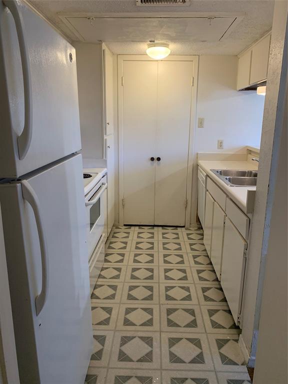 Building Photo - 4605 Country Creek Dr