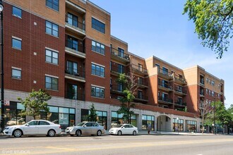 Building Photo - 3125 W Fullerton Ave