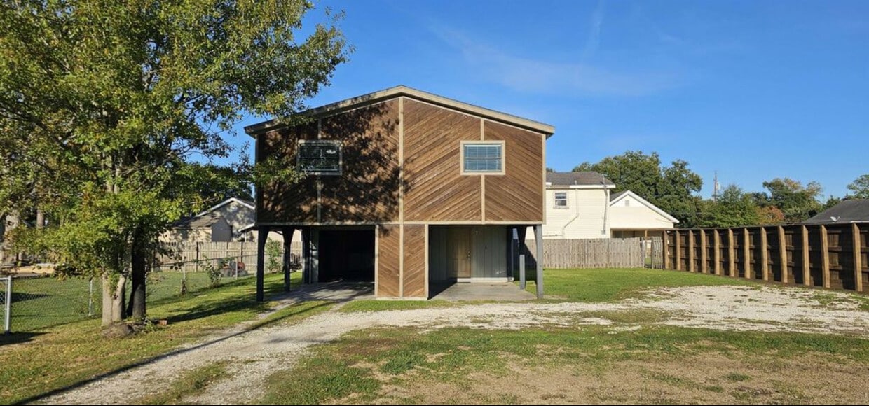 315 S 14th St, Nederland, TX 77627 Apartments in Nederland, TX