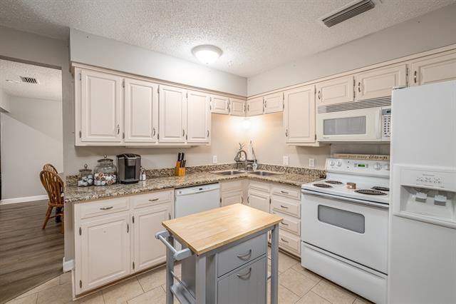 Building Photo - 10641 Boedeker St