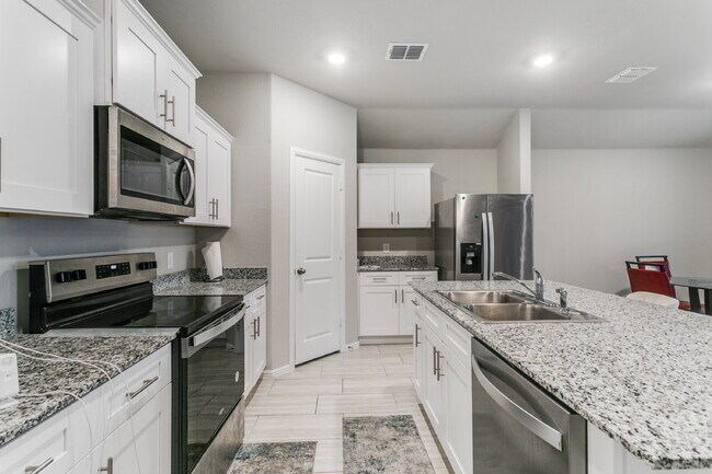 Building Photo - Stylish 4-Bedroom Home in Justin