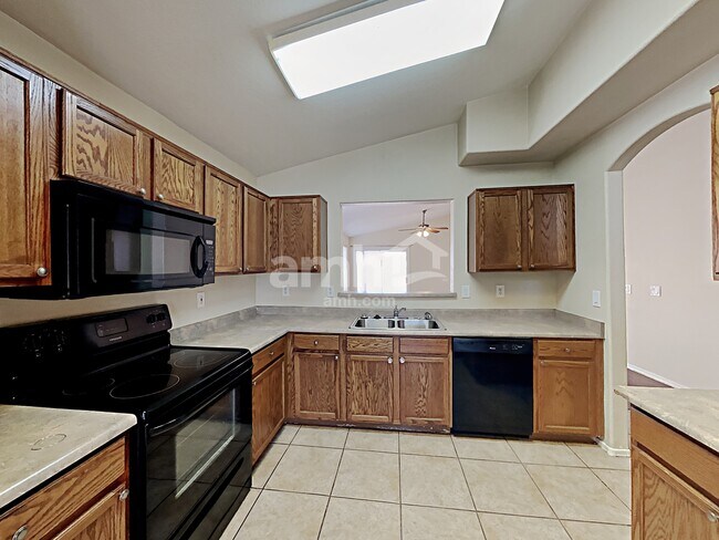 Building Photo - 3416 W Shumway Farm Rd