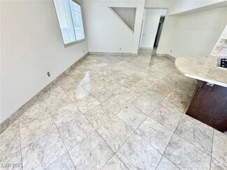 Building Photo - 8753 Rainbow Ridge Dr