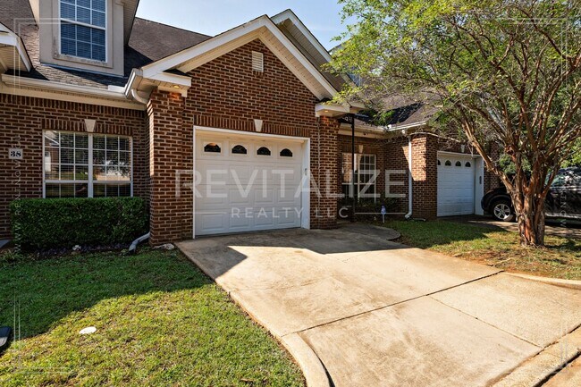 Foto del edificio - 3 Bed 3 Bath Townhome in West Mobile