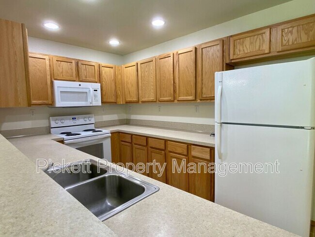 Foto del edificio - 3301 Rickey Rd