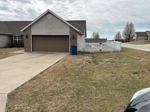 Building Photo - 157 Forest Ln