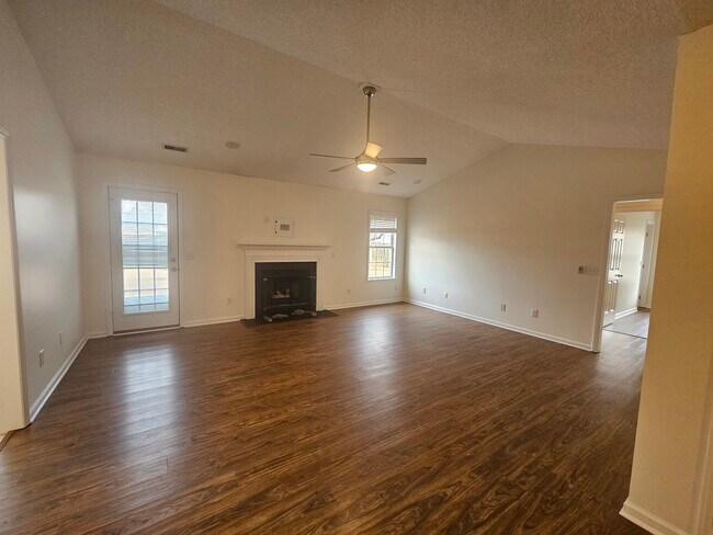 Building Photo - 1503 Flushing Dr