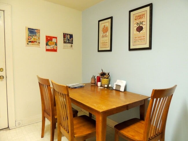 Building Photo - 152 E Gorham St