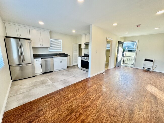 Building Photo - 821 Avenue A Ave