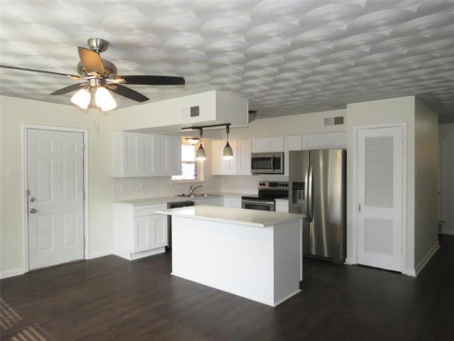 Building Photo - 10903 Lake Gardens Dr