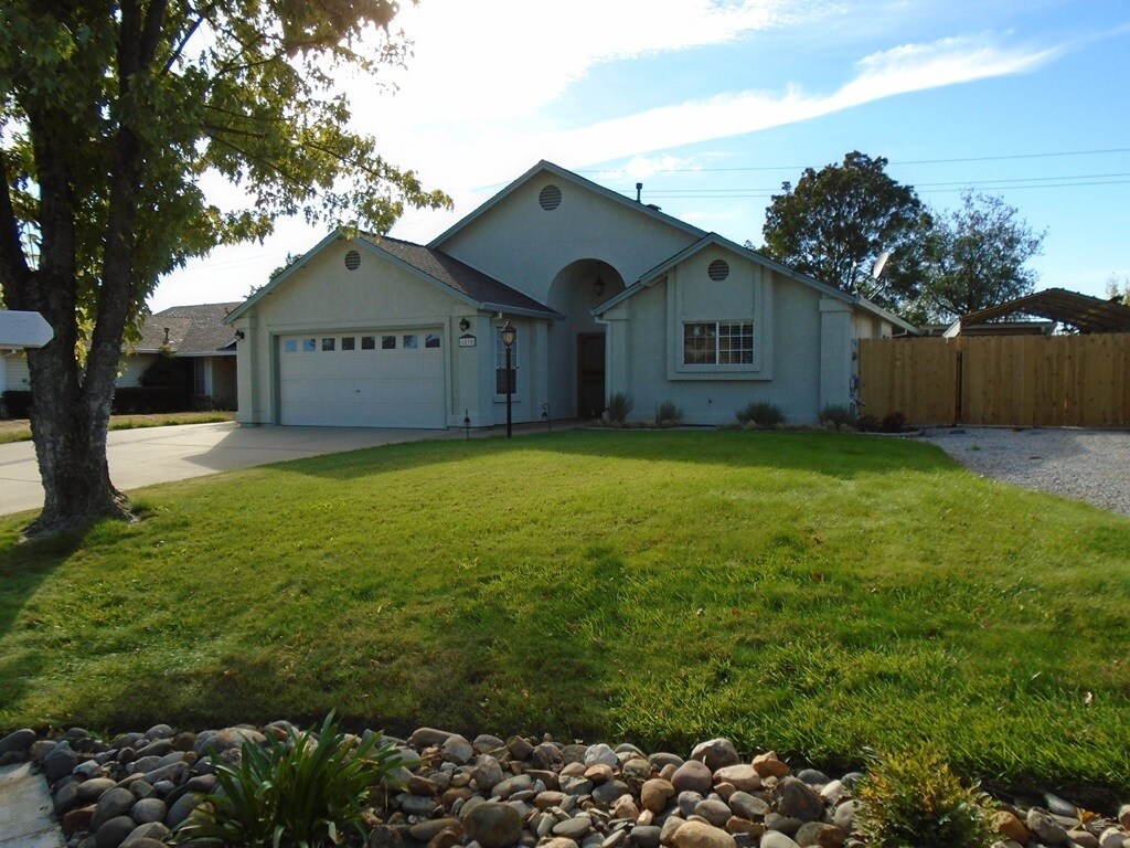 Primary Photo - Lovely Home in Ravenwood Estates