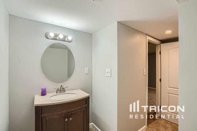 Building Photo - 7067 Brook Side Landing